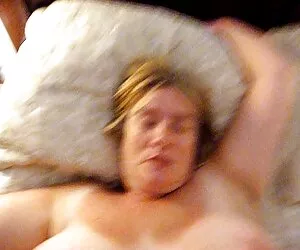 Am luat un prieten clipuri porno cu mame de la un prieten pentru o penetrare dublă.