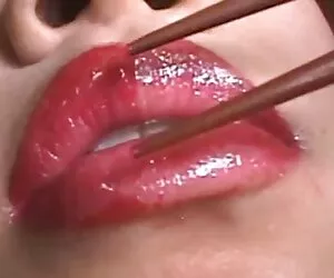 Fata tatuată s-a îmbrăcat și și-a lovit mini clipuri porno pizda de șoferul TA duck.