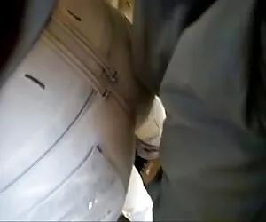 Femeie de clipurisexi culoare Li acoperă un capac chel pentru pui alb pentru Pizza PI