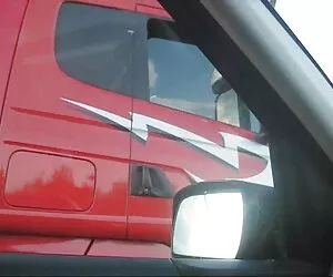 Babino-ul gras se sprijină în curtea vecinului flămând. clipuri porno cu lesbiene