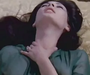 Ministrul sa îmbolnăvit la masă clipuri cu lesbiene și a cerut unui om de livrare PI pizza pizzaa să-l arunce în aer.
