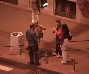 Capra n-a rezistat o săptămână fără clipuri cu femei să trișeze.