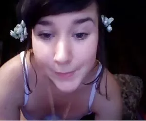 Halo îi plăcea să se ducă cu clipuri cu lesbiene prietenul ei și a sfârșit cu copilul în păsărică.