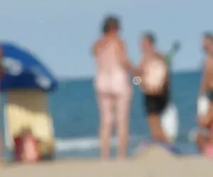 Tânăra soție s-a trezit dimineața devreme din cauza clipurisexi faptului că arată bine două