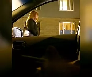 S-a mini clipuri porno aplecat peste soția lui și peste păsărica ei stupidă.
