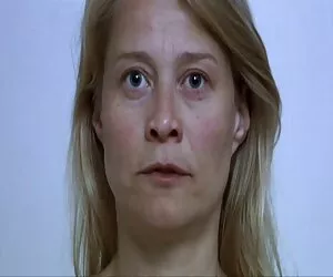 Prietena supt penisul prietenului în mașină și clipuri cu porno dă