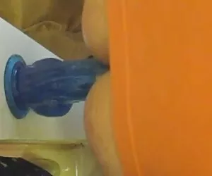 Bruneta drăguț fute tip cu limba și fundul swinging pe pula clipurisexi