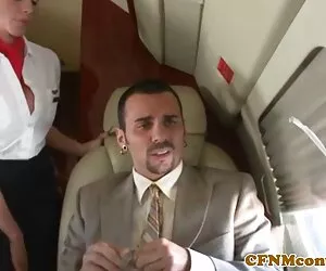 Curățați clipuri porno cu virgine doamna se întoarce la un văr, care se încurca cu bărbatul și înghite meridianul.