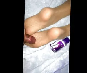 Două lesbiene cu mulți bărbați participă la clipuri porno cu mature o orgie anală.