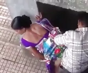 Gaseste fata care clipuri porno cu mame se masturbeaza in dormitor si o imprumuta