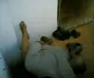 În poziția cu Jack, frumusețea împrumută un prieten profund clipuri cu femei și devorează o sămânță