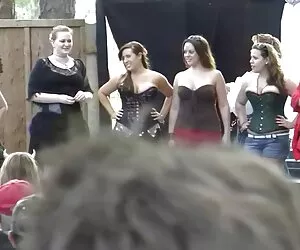 Spaniolul s-a prăjit puțin roșu clipuri porno cu mame cu un cocoș gros.