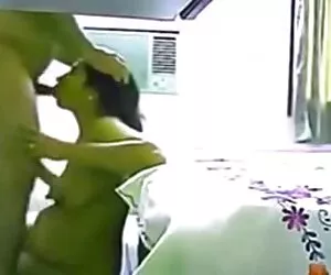 Soțul clipuri sex a îndeplinit cererea soției sale mature.