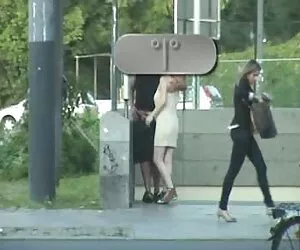 Un om bogat a fost clipurixx complet separat de capra senzuală de pe canapea.