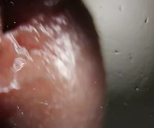 Un barbat fute o curva clipuri porno cu mature in ciorapi negri