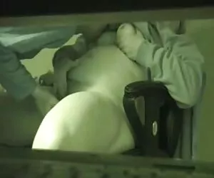 Blonda cu ochi albaștri cu un bărbat clipuri porno cu mature Pula se fute la locul de muncă