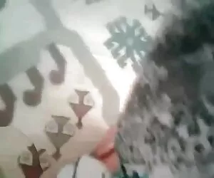 Nimfomana nebună se masturbează întotdeauna clipuriporno înainte de a vedea cu bărbatul ei.