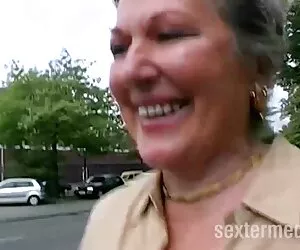 Am scris la cunoștințe aleatoare promițând să arate clipuri xxx hd o păsărică