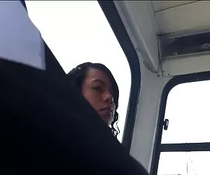 O tânără timidă clipuri sexi din grădină vă va arăta corpul ei uimitor.