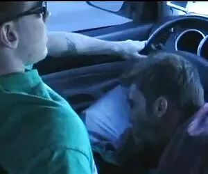 Soțul clipuri porno cu babe a masat fericit femeia și ia dat băiatului un orgasm.