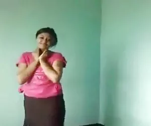 El a pedepsit elevul pentru că a furat nu numai cu bice, ci și cu unghiile mari. clipuri cu porno