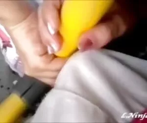 Blonda în clipuri xxl camera din dreapta și ia totul la camera smartphone